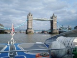 Tower Bridge z lodi